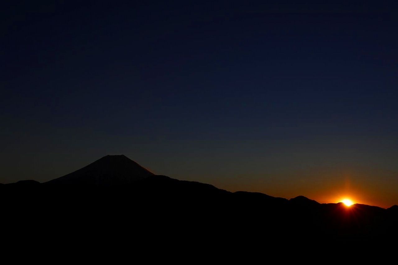 令和４年初日の出　身延山奥之院