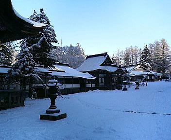 雪の七面山境内.JPG